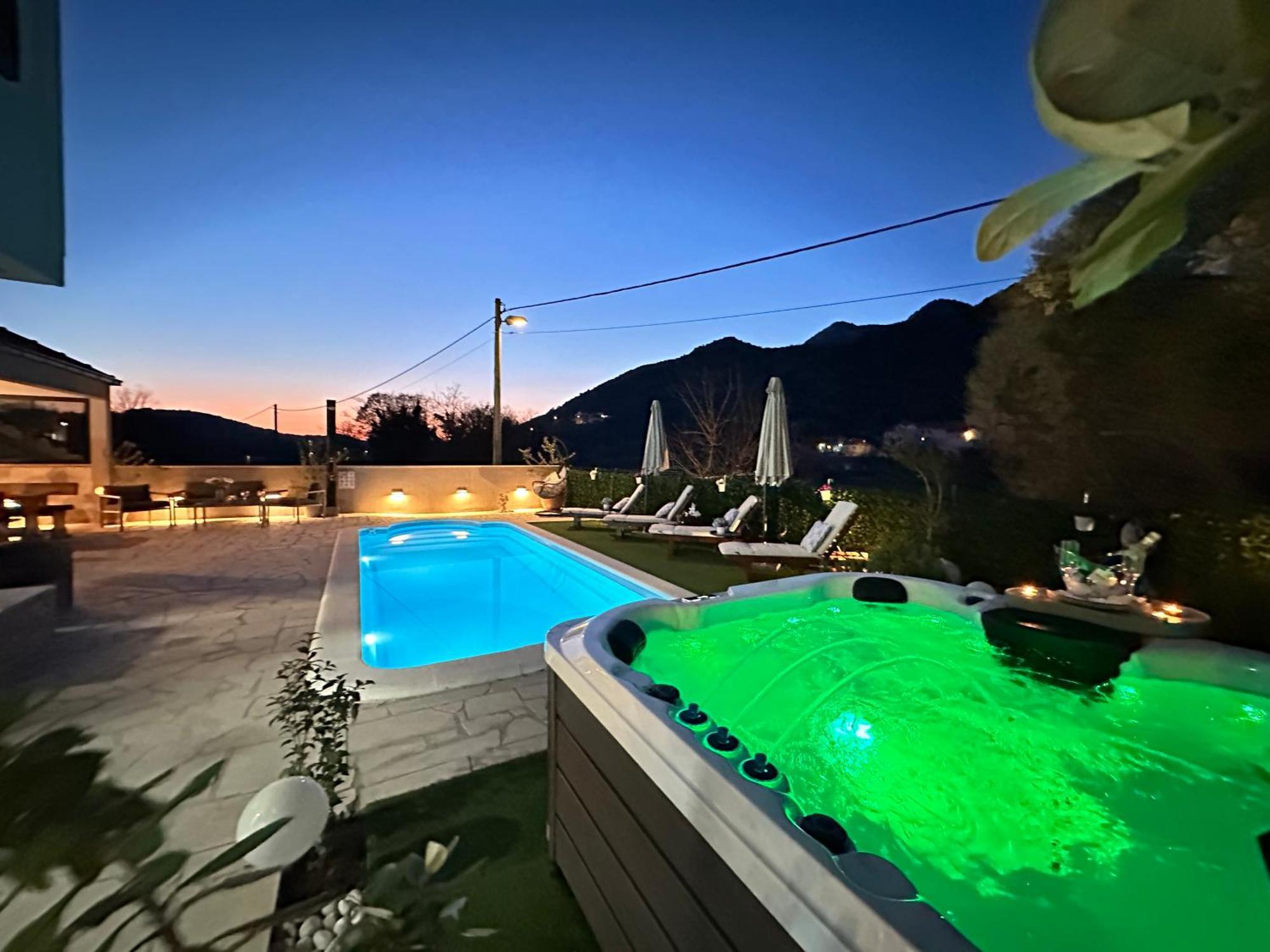 Villa Ivona With Swimming Pool And Jacuzzi Oslje Eksteriør billede