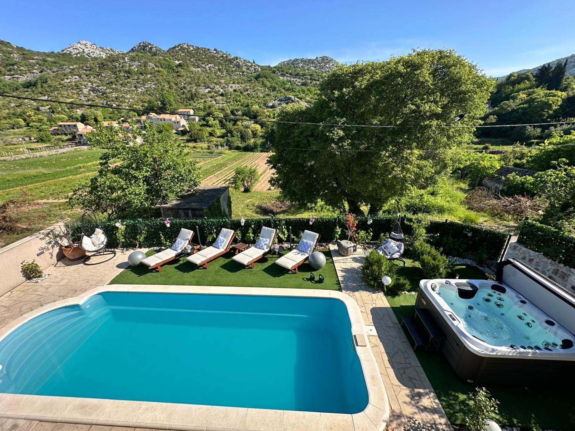 Villa Ivona With Swimming Pool And Jacuzzi Oslje Eksteriør billede