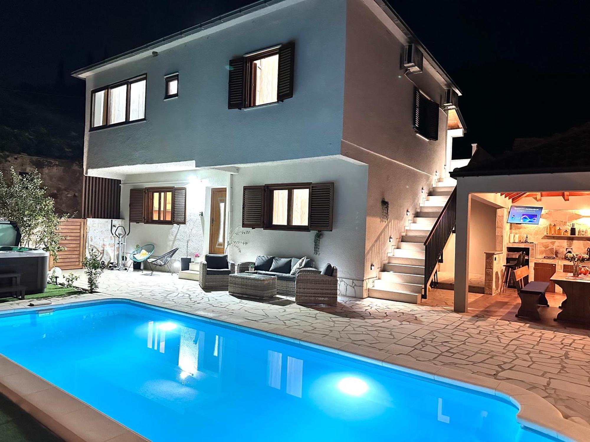 Villa Ivona With Swimming Pool And Jacuzzi Oslje Eksteriør billede